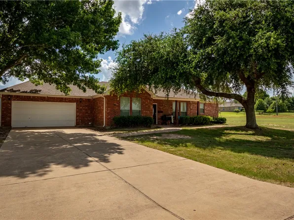 3 Meadows Dr, Hilltop Lakes, TX 77871