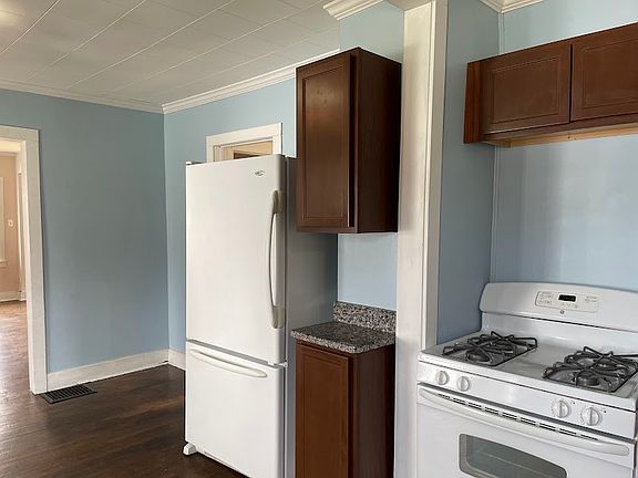 4th image of 50 Burr Ave