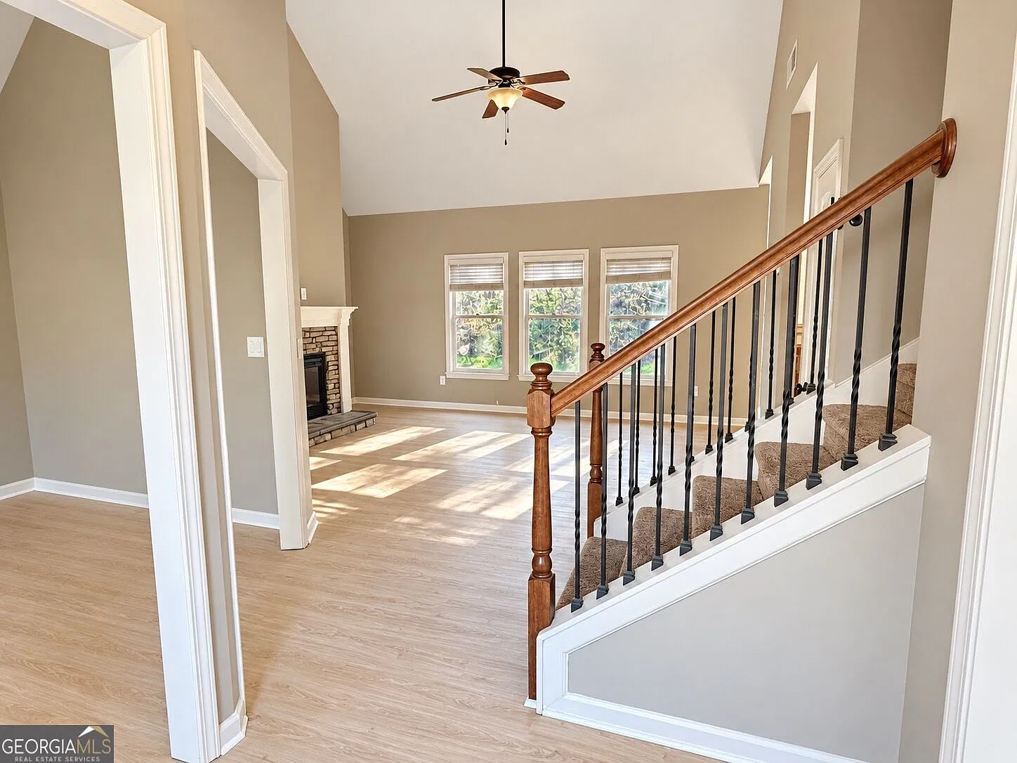 4 bed, 2.5 bath, 2271 sqft, $2,125 — Photo 3