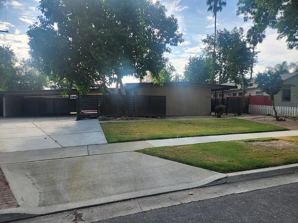 6730 Catalina Dr