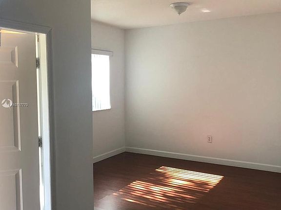 4th image of 23070 SW 112th Ct
