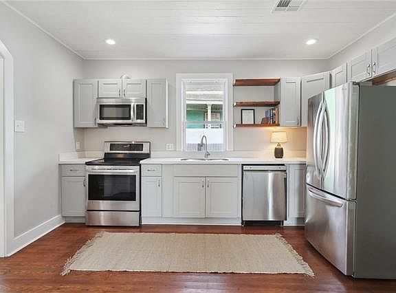 5th image of 3425 Urquhart St