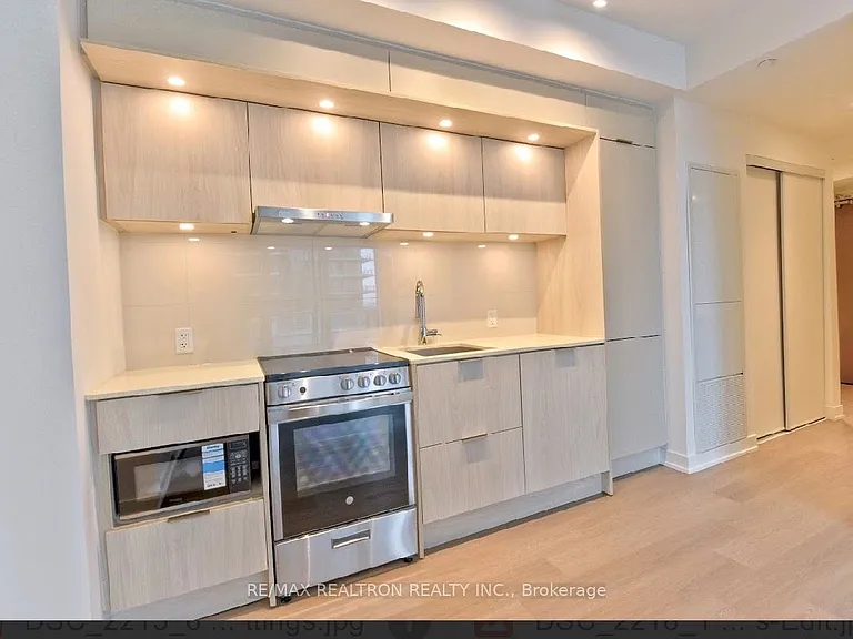448 Burnhamthorpe Rd W #811 — Photo 6