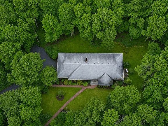 3rd image of 80 Doublet Hill Rd