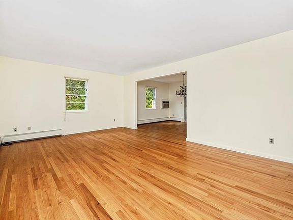3rd image of 7 Overlook Ct