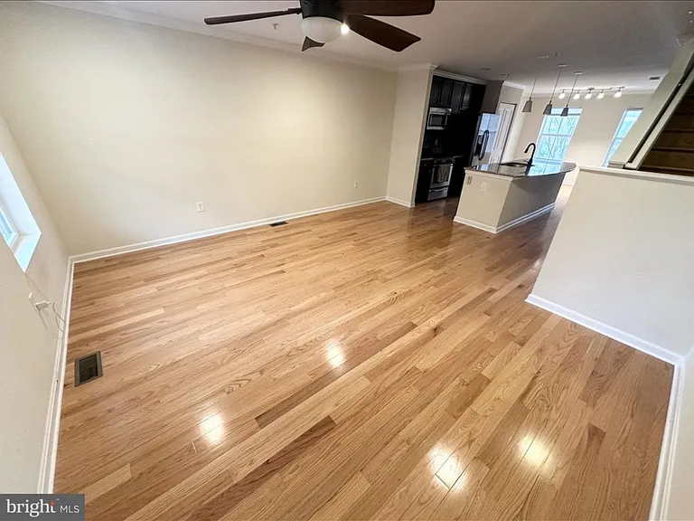 4629 Dillon Pl — Photo 5