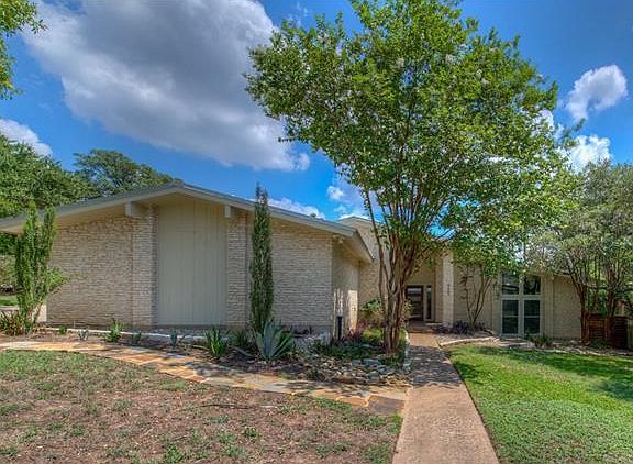 3rd image of 9407 Cedar Forest Dr