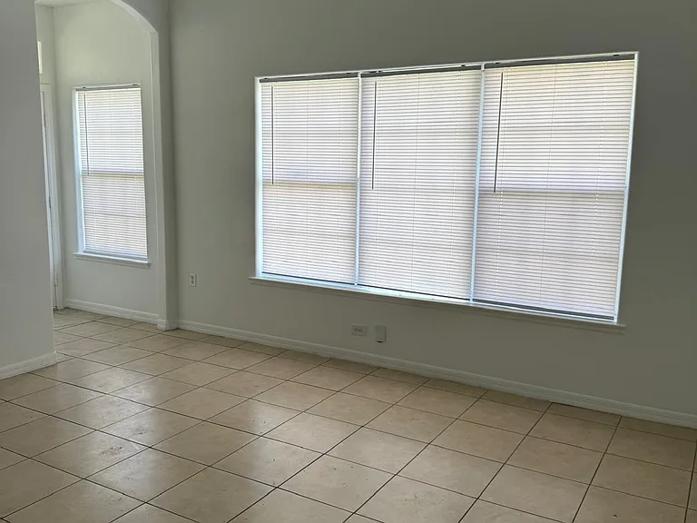 2165 Island Walk Dr — Photo 6