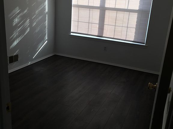 5th image of 906 Woodchip Rd