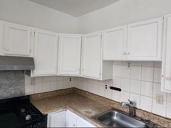 2nd image of 555 Communipaw Ave #2