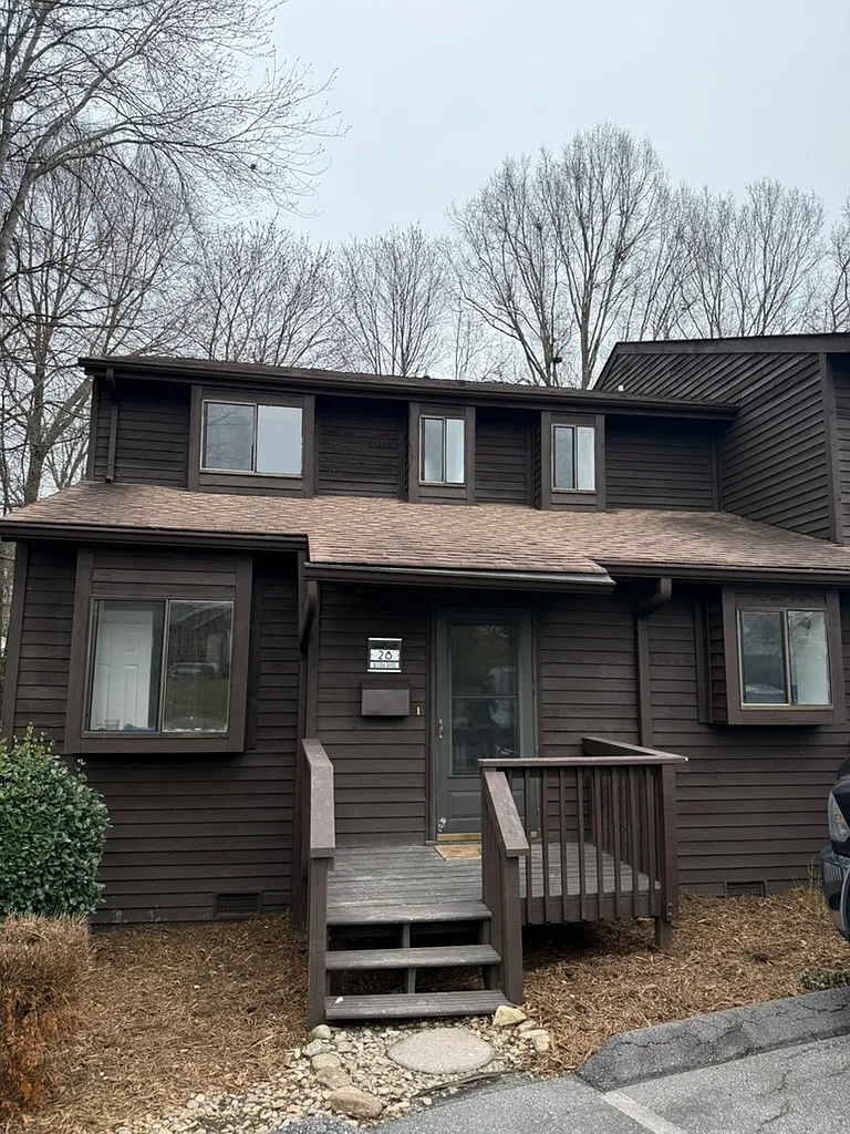 End unit for additional privacy - 28 11th Ave NE #28