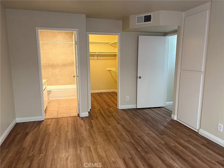 5060 Kester Ave #103 — Photo 10
