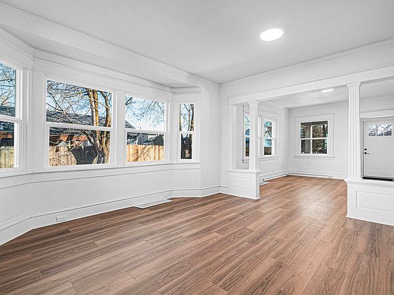 5th image of 2711 E Everett Ave