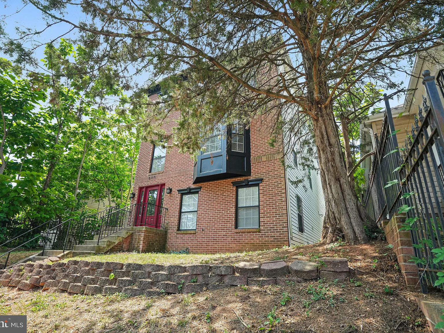 4 bed, 4.0 bath, 2832 sqft, $3,500 — Photo 3