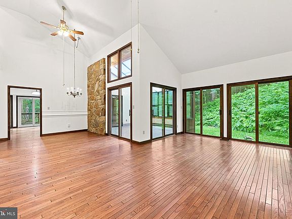 4th image of 1672 Suzanne Dr