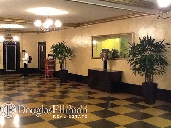 4th image of 208 W 23rd St APT 1404