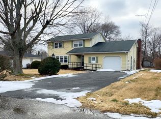 1872 Galli Dr, Vineland, NJ 08361