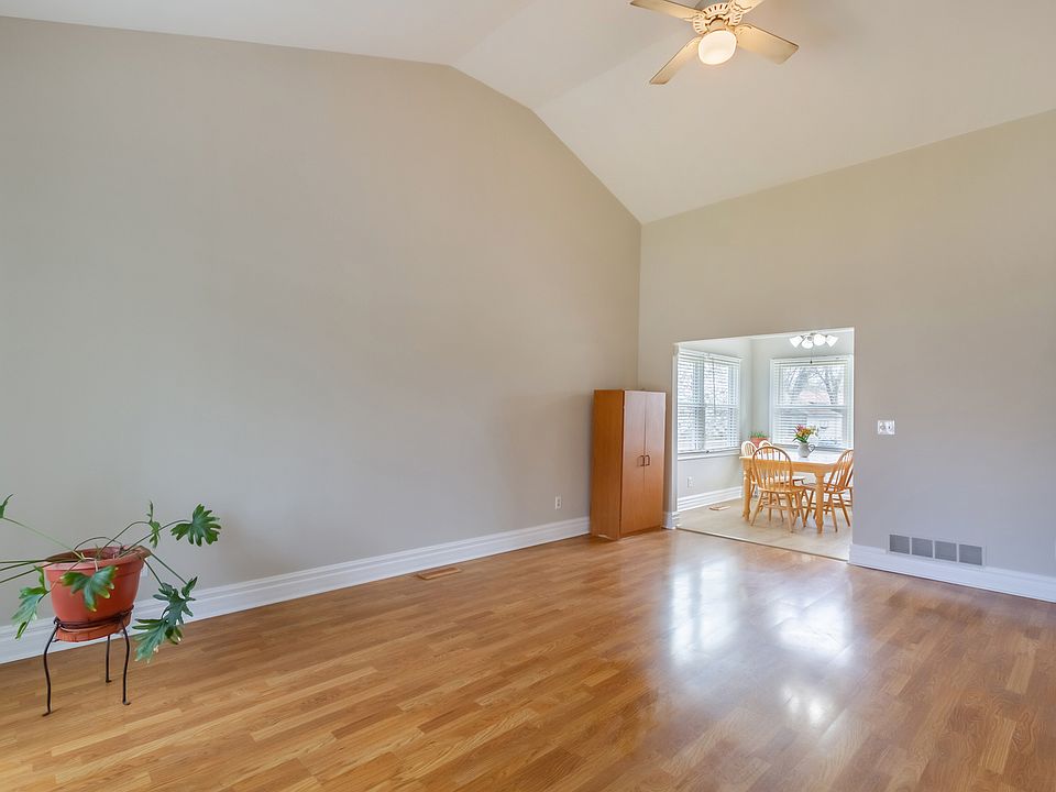 961 Almond Dr, Aurora, IL 60506 Zillow