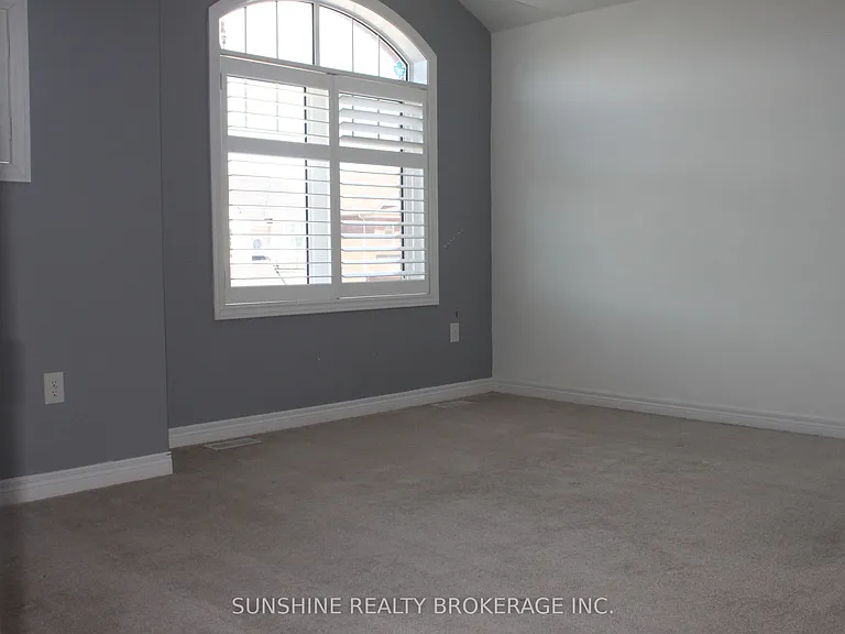 27 Foxberry Rd — Photo 5