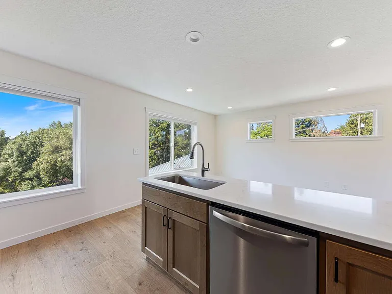 210 NE Ford St — Photo 19