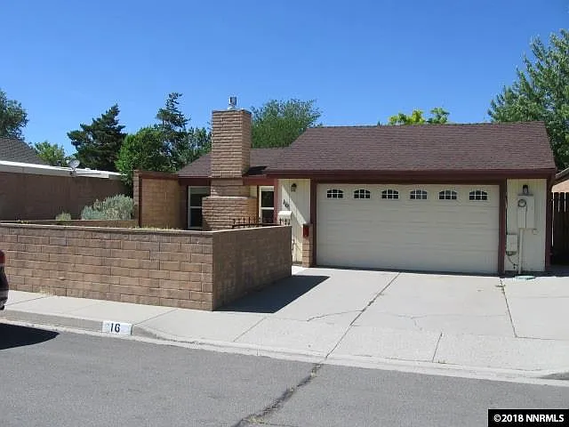 16 Castle Way photo 1