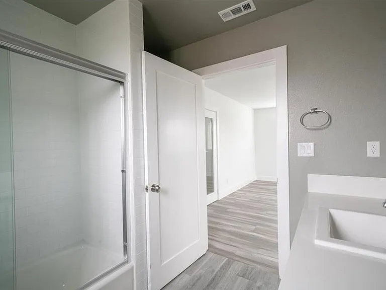 2408 S Redondo Blvd #2408 — Photo 14