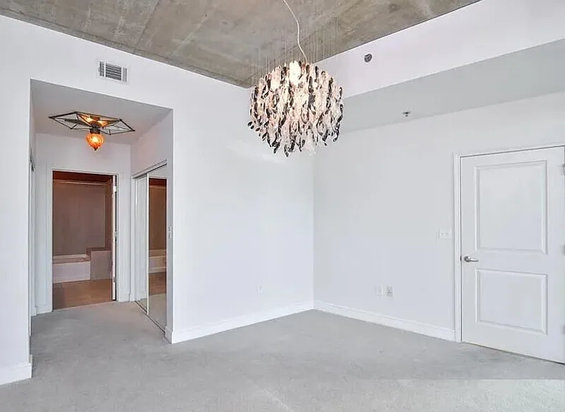950 W Peachtree St — Photo 2