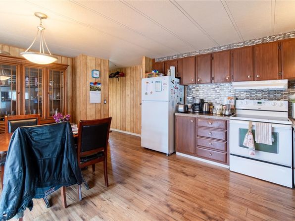158 Cooper Rd #14, New Songhees 1a, BC V9A 7B3