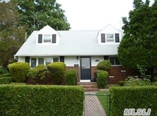 101 Thorne Ave, Hempstead, NY 11550