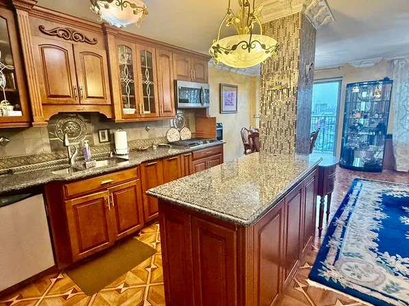 601 Surf Avenue image 1 of 22