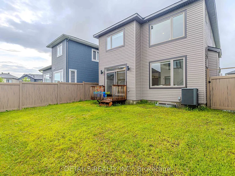 67 Viceroy Mews — Photo 37
