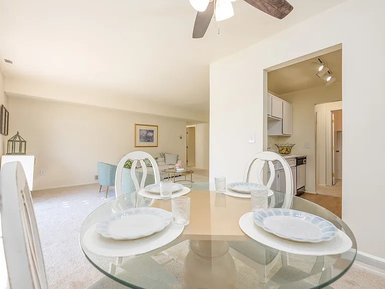 Green Hill Apartments — Photo 29