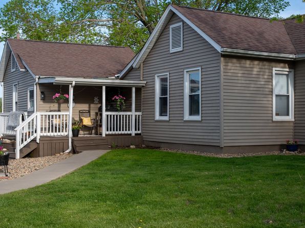 334 W Walnut St, Washburn, IL 61570