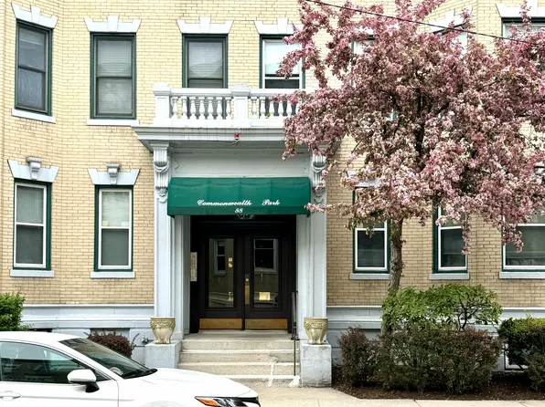 88 Gordon St, Brighton, MA