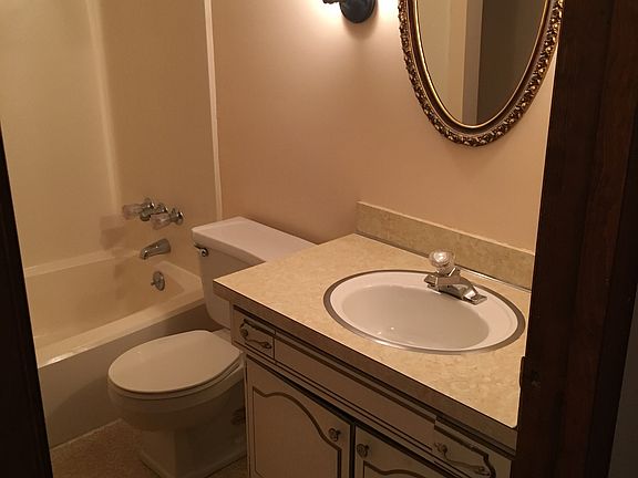 4th image of 526 University Ave APT 1