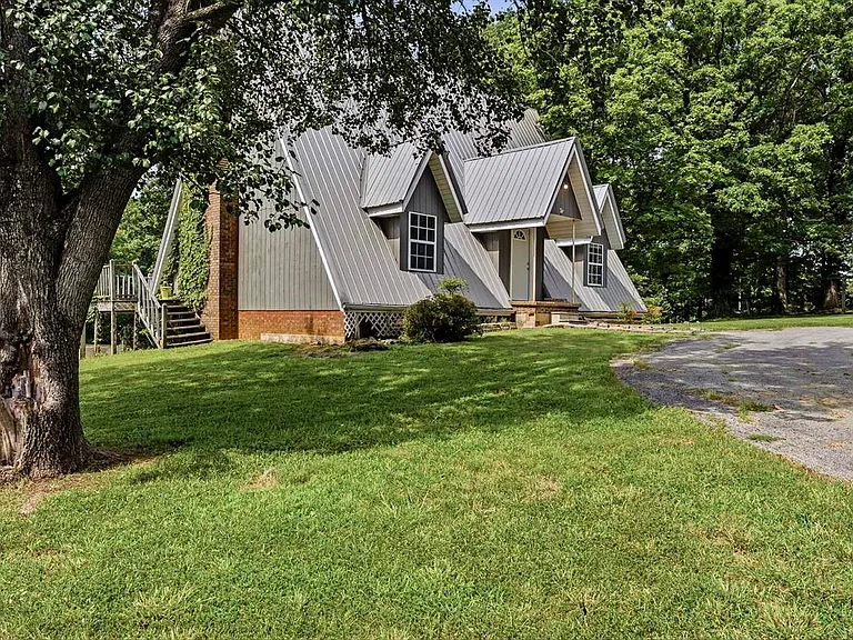 168 Halfway Rd — Photo 3