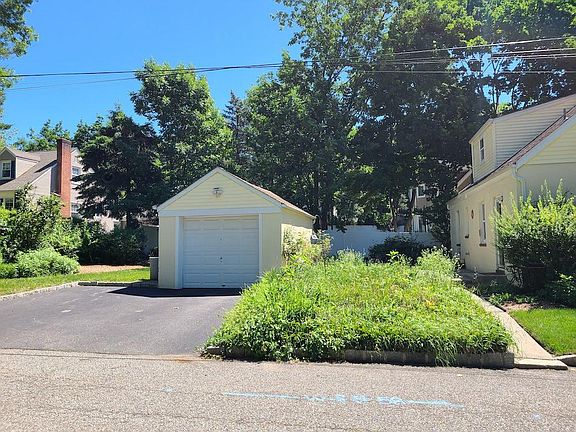 2nd image of 270 Washington Ave