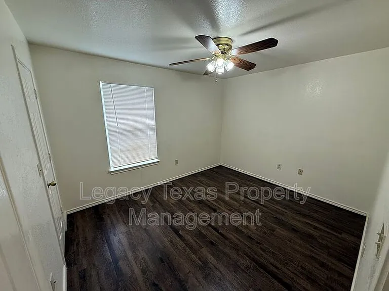 1110 Williams Ave #C — Photo 6