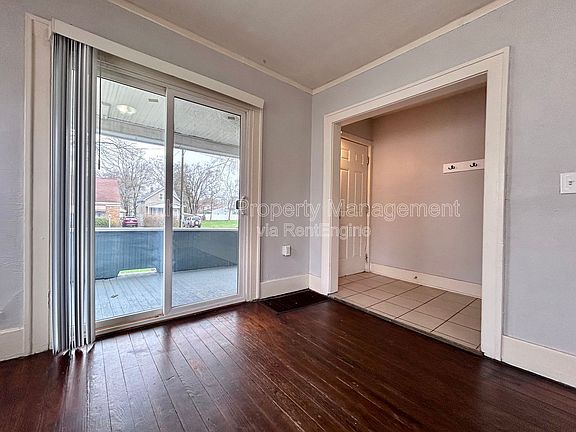 4th image of 39 Iona Ave APT 1