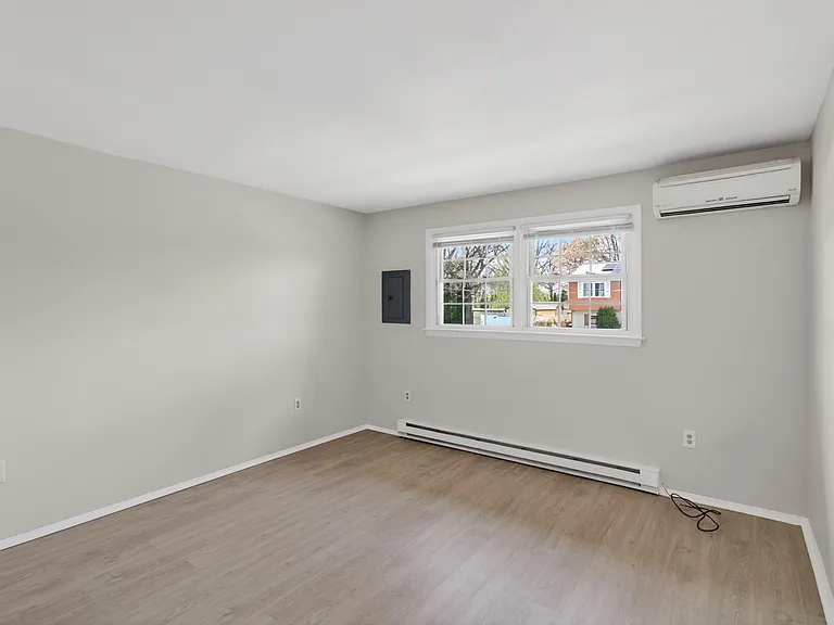 10-05 N Lincoln St #A2 — Photo 5