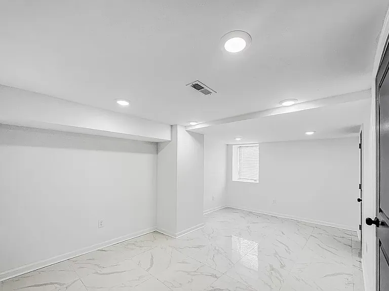 1050 N 46th St #1 — Photo 19