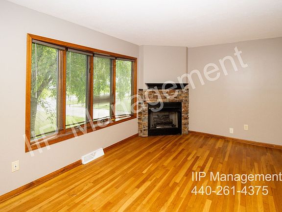 2nd image of 840 E 332nd St