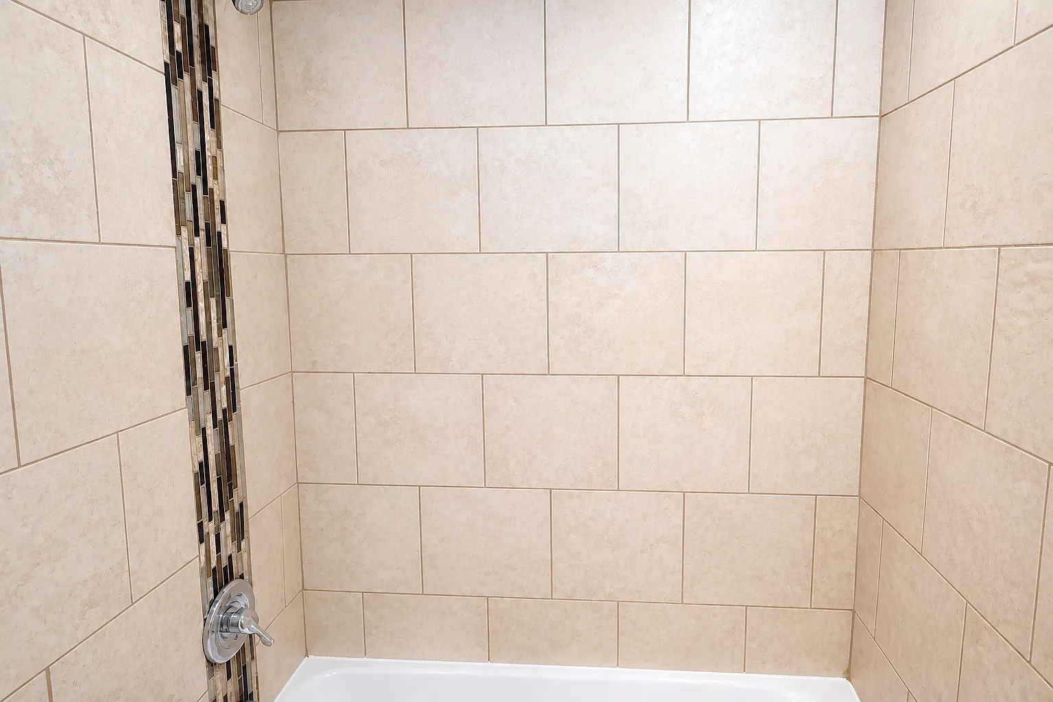 2 bed, $1,825 — Photo 4