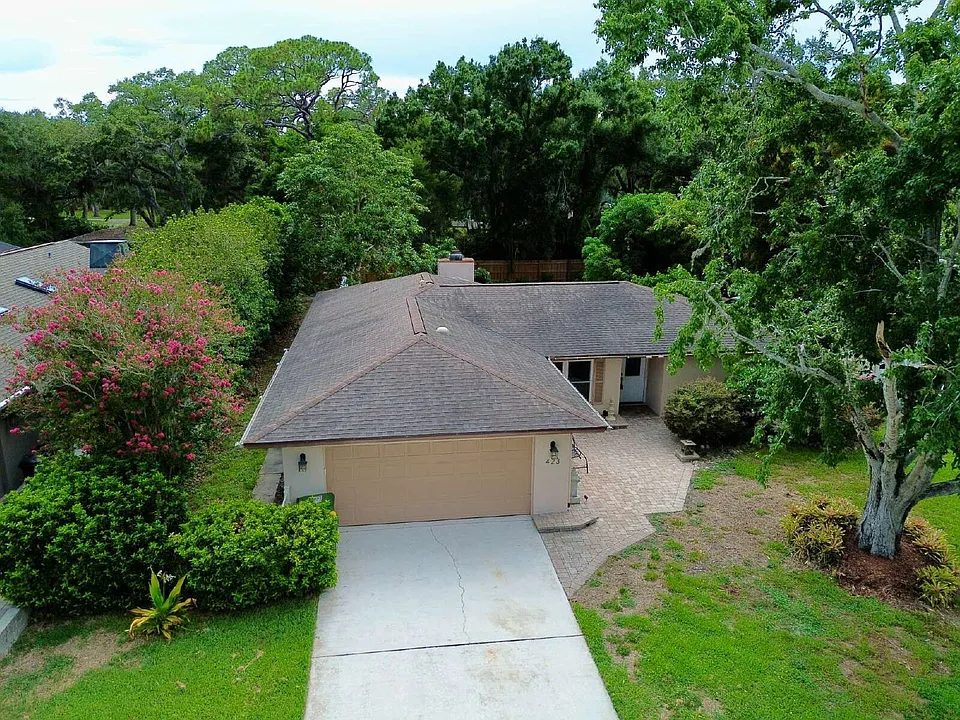 423 Whispering Oaks Ct