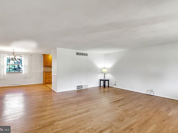 5th image of 312 Frederick Dr