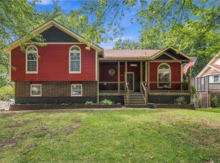 416 SE Brownfield Dr, Lees Summit, MO 64063