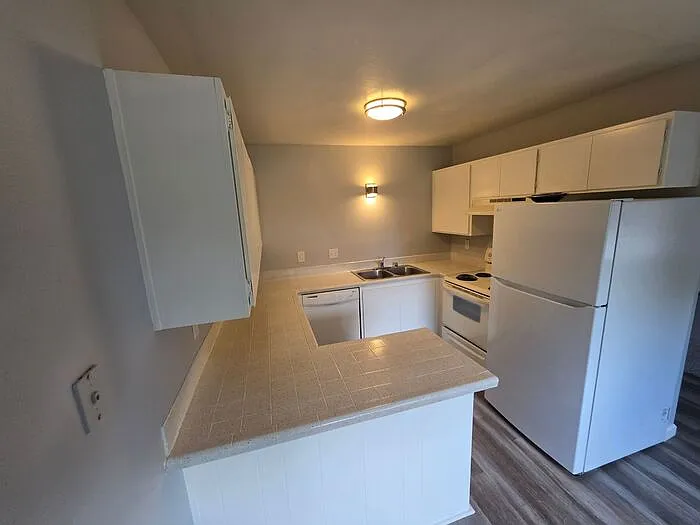 716 Ballantyne St #12 — Photo 4