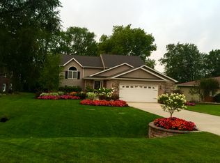 3877 Kingsway Dr, Crown Point, IN 46307