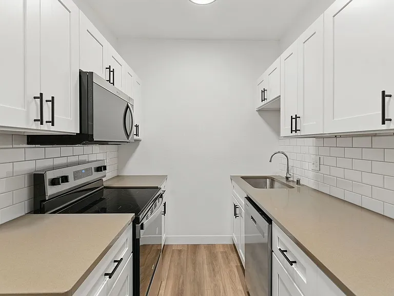 Cambridge Court Apartments — Photo 51