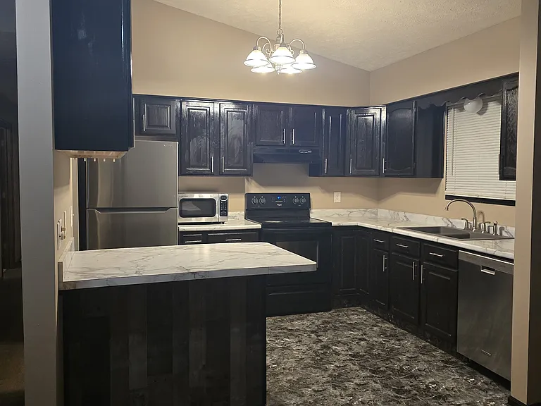 920 W Leon Dr — Photo 4